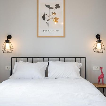 Cute Central Apartments In Villa Bucureşti Ngoại thất bức ảnh