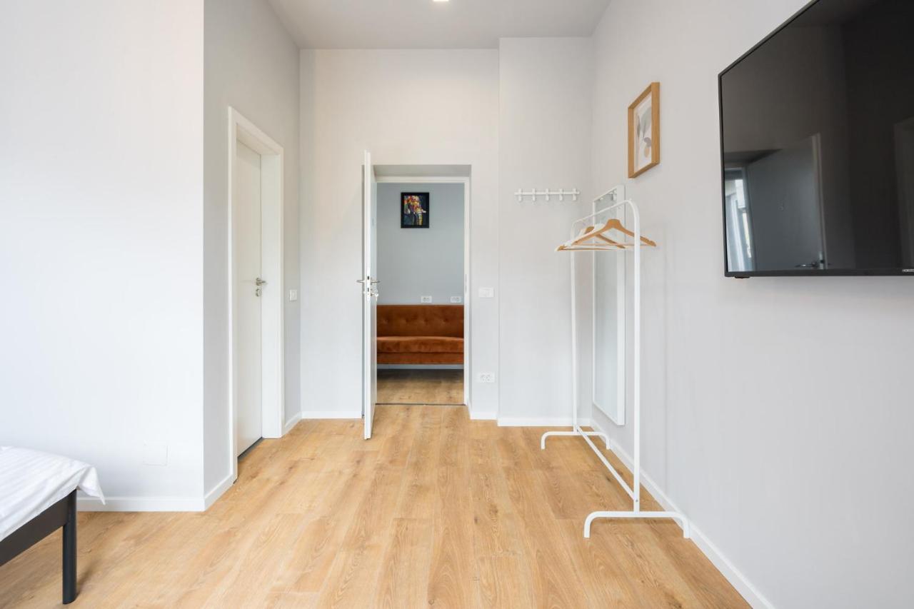 Cute Central Apartments In Villa Bucureşti Ngoại thất bức ảnh